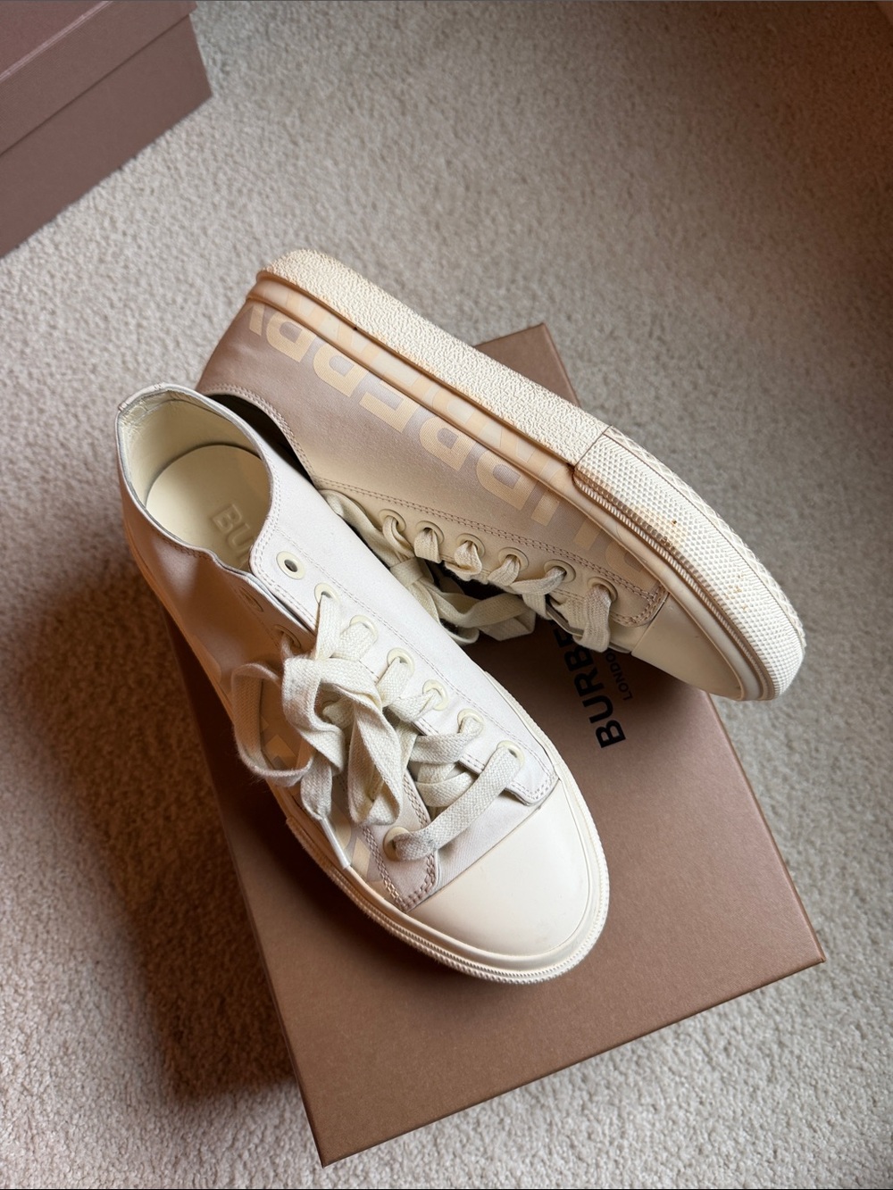 Burberry Women’s Cream & Tan Low-Top Canvas Sneakers